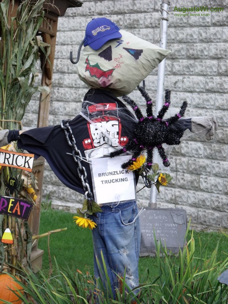 Brunzlick Scarecrow Photo Augusta Wisconsin