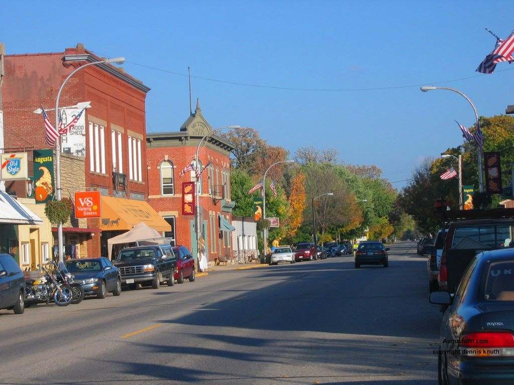 October Lincoln Street in Augusta Wisconsin. Scare Crows Avenue (large ...